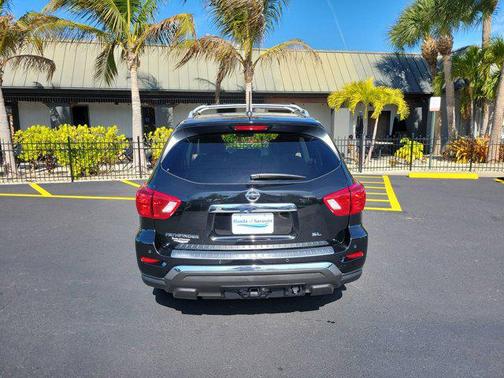 2017 Nissan Pathfinder SL