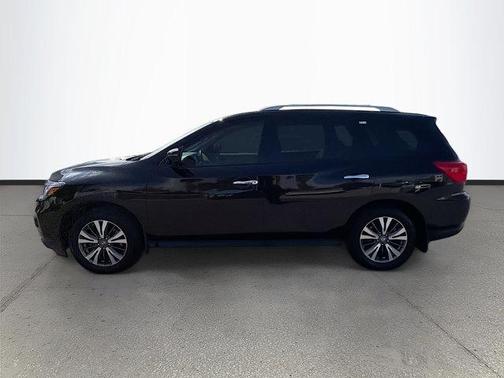 2017 Nissan Pathfinder SL