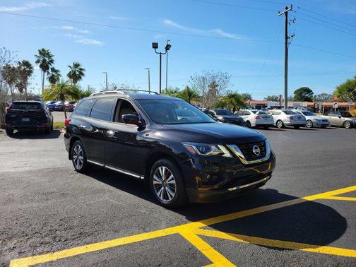 2017 Nissan Pathfinder SL