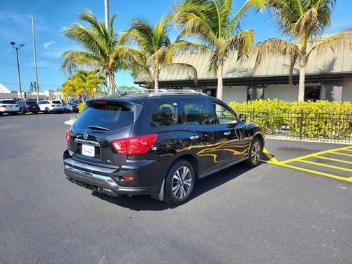 2017 Nissan Pathfinder SL