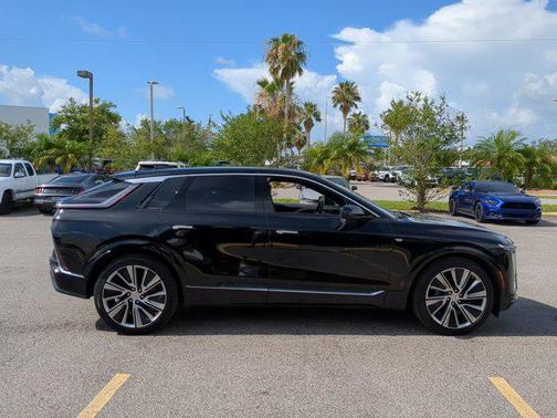 2024 Cadillac LYRIQ Luxury w/1SE