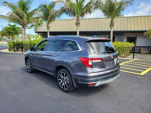 Modern Steel Metallic 2019 Honda Pilot Elite