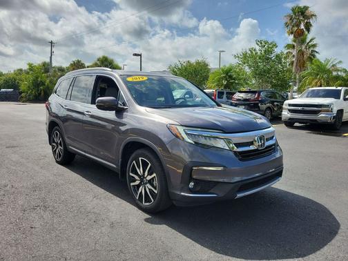 Modern Steel Metallic 2019 Honda Pilot Elite