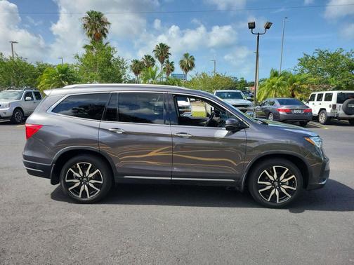 Modern Steel Metallic 2019 Honda Pilot Elite