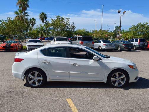 2013 Acura ILX 2.0L w/Premium Package