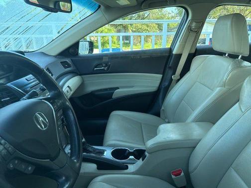 2013 Acura ILX 2.0L w/Premium Package