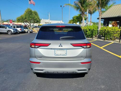 Alloy Silver Metallic 2024 Mitsubishi Outlander SE S-AWC