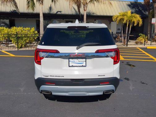 2023 GMC Acadia AWD SLT