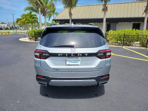 Solar Silver Metallic 2026 Honda Pilot Touring 8-Passenger