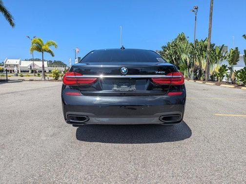 2018 BMW 740 740i