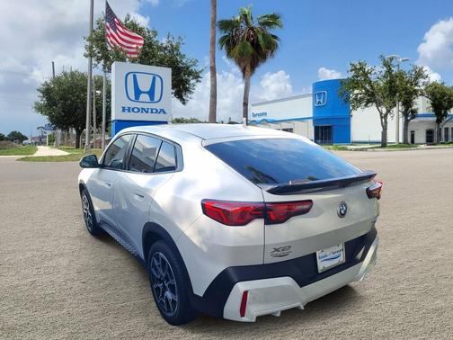 White Metallic 2025 BMW X2 xDrive28i