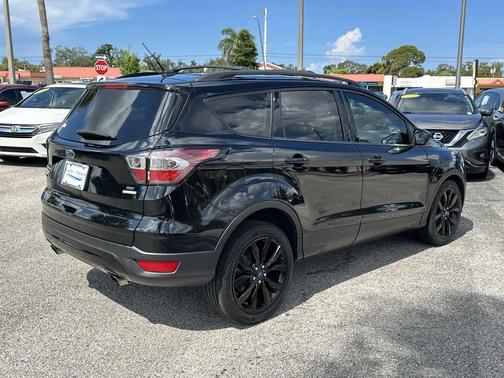 Ruby Red Metallic Tinted Clearcoat 2017 Ford Escape SE
