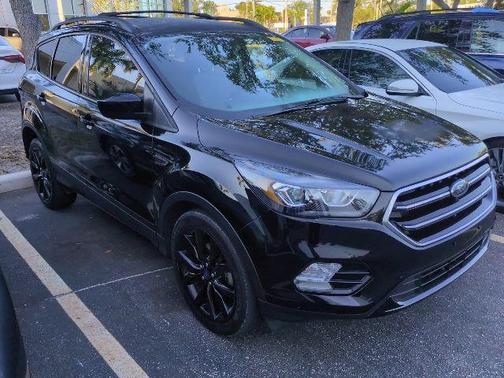 Ruby Red Metallic Tinted Clearcoat 2017 Ford Escape SE
