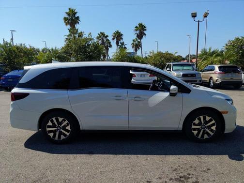 Platinum White Pearl 2026 Honda Odyssey EX-L
