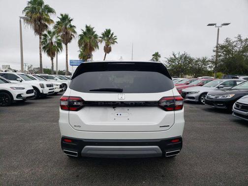 2025 Honda Pilot Touring 8-Passenger