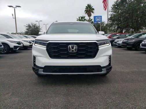 2025 Honda Pilot Touring 8-Passenger