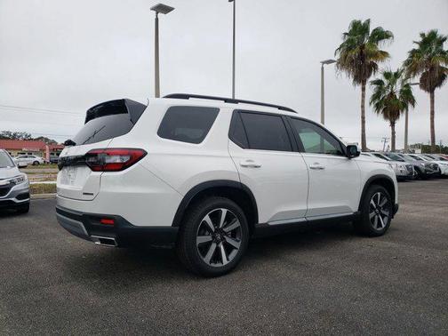 2025 Honda Pilot Touring 8-Passenger