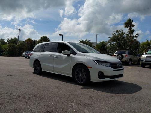 Platinum White 2026 Honda Odyssey Touring