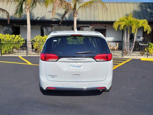 2020 Chrysler Pacifica Touring