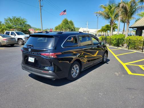 Midnight Black Metallic 2021 Toyota Sienna XLE 7 Passenger