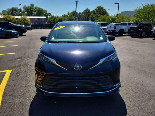 Midnight Black Metallic 2021 Toyota Sienna XLE 7 Passenger