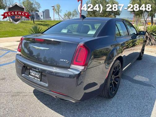 2018 Chrysler 300 S
