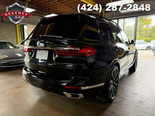 Black Sapphire Metallic 2021 BMW X7 xDrive40i