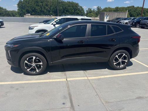 Black Metallic 2026 Chevrolet Trax FWD 1RS