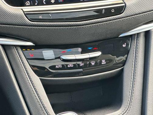 2025 Cadillac XT6 Luxury AWD