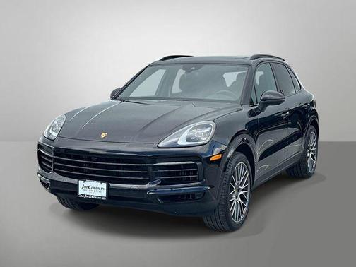 Jet Black Metallic 2022 Porsche Cayenne Platinum Edition