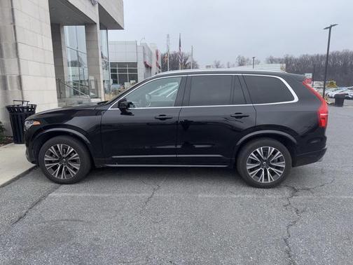 2020 Volvo XC90 T6 Momentum