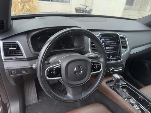 2020 Volvo XC90 T6 Momentum