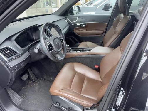2020 Volvo XC90 T6 Momentum