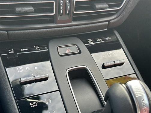 2022 Porsche Macan Base