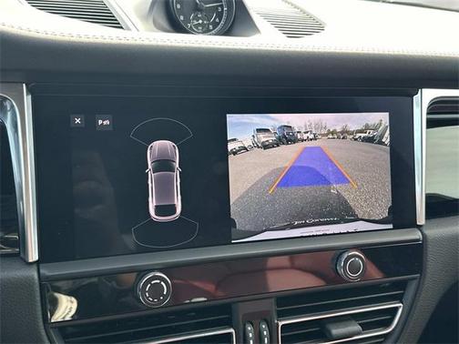 2022 Porsche Macan Base