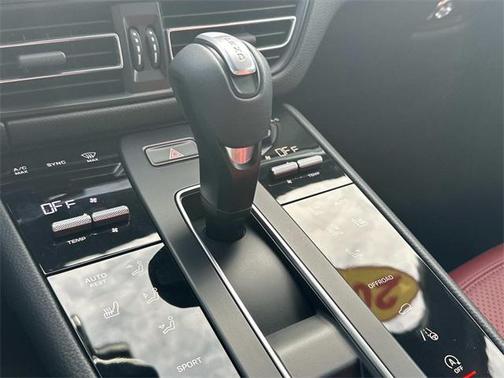 2022 Porsche Macan Base