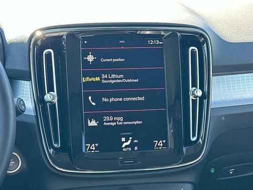 2021 Volvo XC40 T4 Momentum