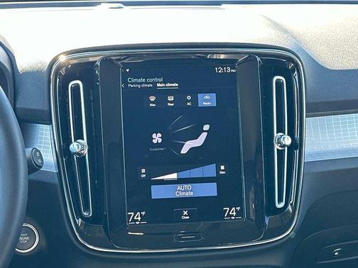 2021 Volvo XC40 T4 Momentum