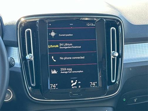 2021 Volvo XC40 T4 Momentum