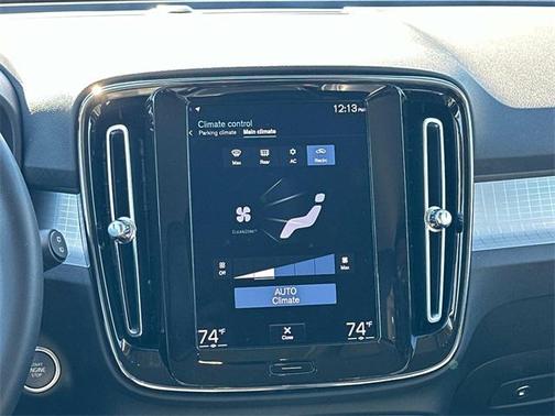 2021 Volvo XC40 T4 Momentum