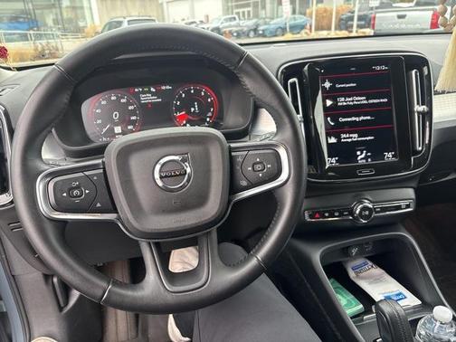 2021 Volvo XC40 T4 Momentum