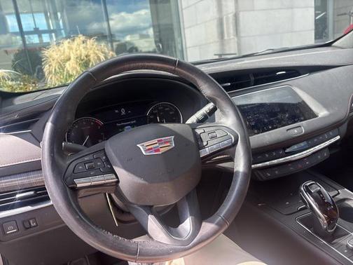 2023 Cadillac XT4 Premium Luxury