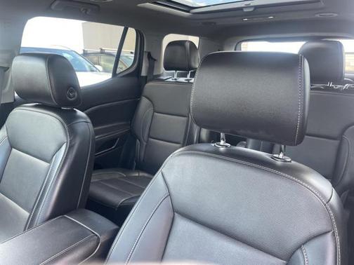 2022 GMC Acadia AWD SLT