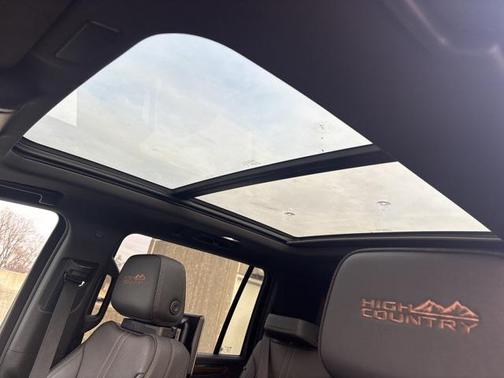 2025 Chevrolet Suburban 4WD High Country