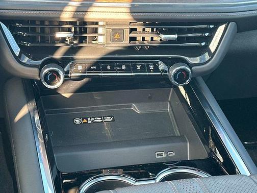 2025 Chevrolet Suburban 4WD High Country