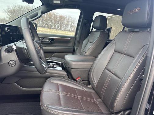 2025 Chevrolet Suburban 4WD High Country