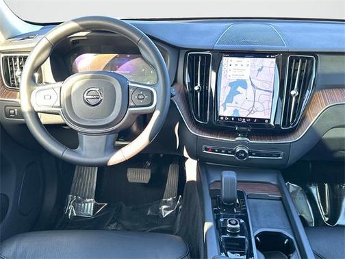 2022 Volvo XC60 B5 Momentum