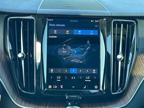 2022 Volvo XC60 B5 Momentum