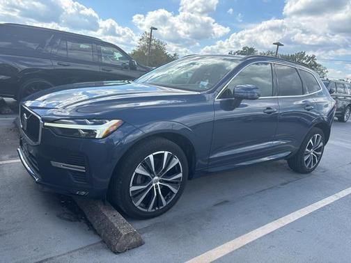 2022 Volvo XC60 B5 Momentum
