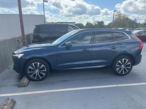 2022 Volvo XC60 B5 Momentum